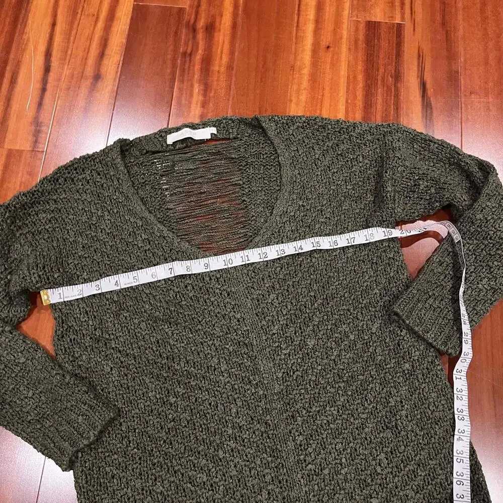 ASTR The Label Olive Green Sweater V Neck Knit Long Sleeve Pullover Size Small - Picture 6 of 8